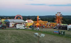 游园惊魂！英国18岁少女长发被卷入滚轮：四分之三头皮遭撕脱