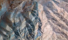 卫星俯瞰盘龙古道:帕米尔高原上的600道弯 仿佛一条巨龙 !