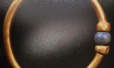 
        		埃及3000年前法老金手镯被偷 熔后卖了不到3万元：系监守自盗 !	