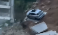 
        		陕西一小区突发塌方 多车被埋！一SUV踩着水泥块平滑落地 !	