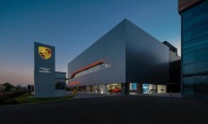 销量下跌、电动化进程不利!“豪车印钞机”保时捷出现巨亏?