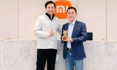 小米集团副总裁/CFO林世伟入职5周年:雷军亲自颁发金米兔 !