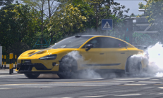 中国最好的漂移大片！专业车手开小米SU7 Ultra完成了