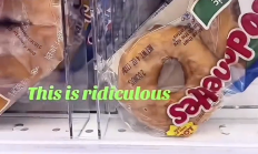 美国加州盗抢犯罪猖獗！一店主给价值2美元的面包上锁