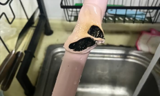 小小的电动牙刷“自燃”并发出巨响 客服：低概率事件