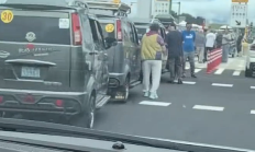 法规明确禁止！网友偶遇几十辆老头乐排长队要上高速