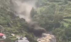 
        		直观感受山洪的威力！印度一村庄直接被冲毁：上百人失踪 ！	